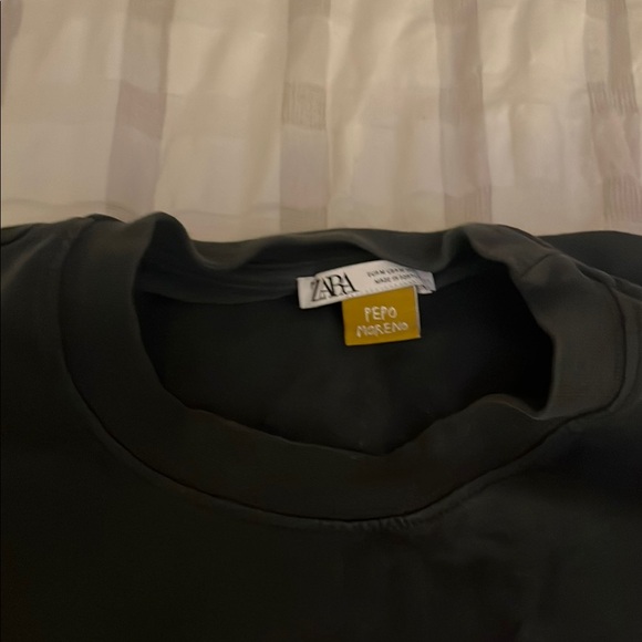 Zara Black Graphic T-Shirt - Picture 2 of 3